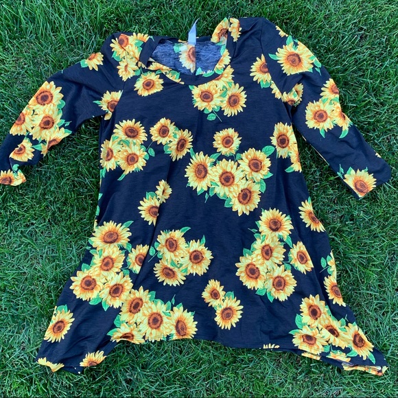 Honeylove Tops - NWT Honeylove sunflower stretchy tunic S